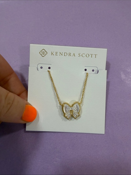 Kendra Scott Jewelry - Kendra Scott Gold Bow Necklace with White Inlay